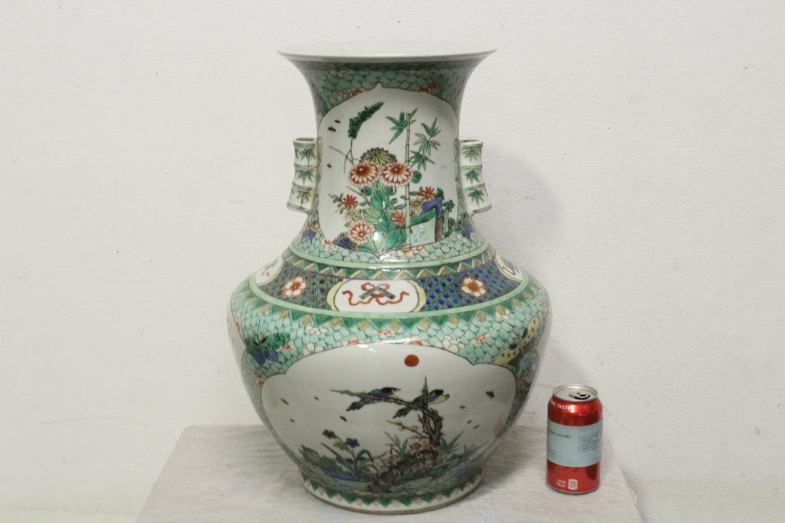 An important Chinese antique famille rose jar (1 of 12)