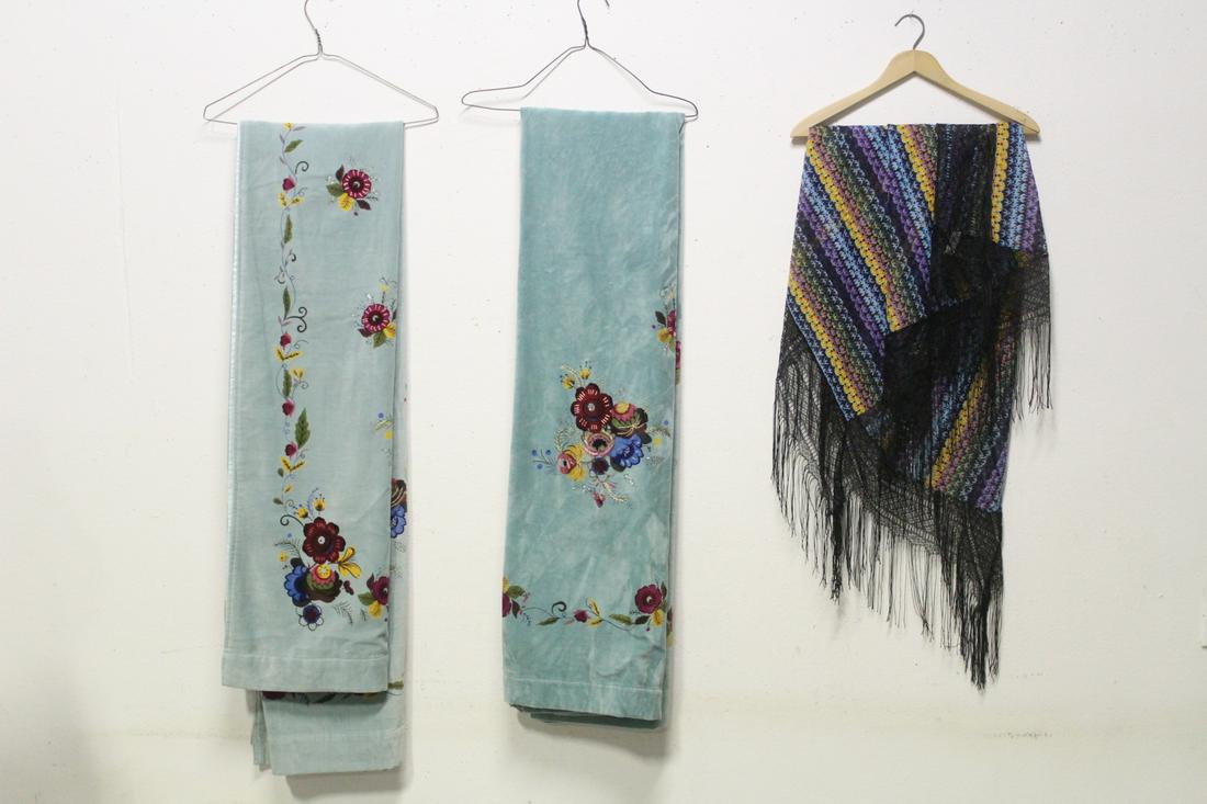 2 panel curtain and a beautiful silk shawl (1 of 10)