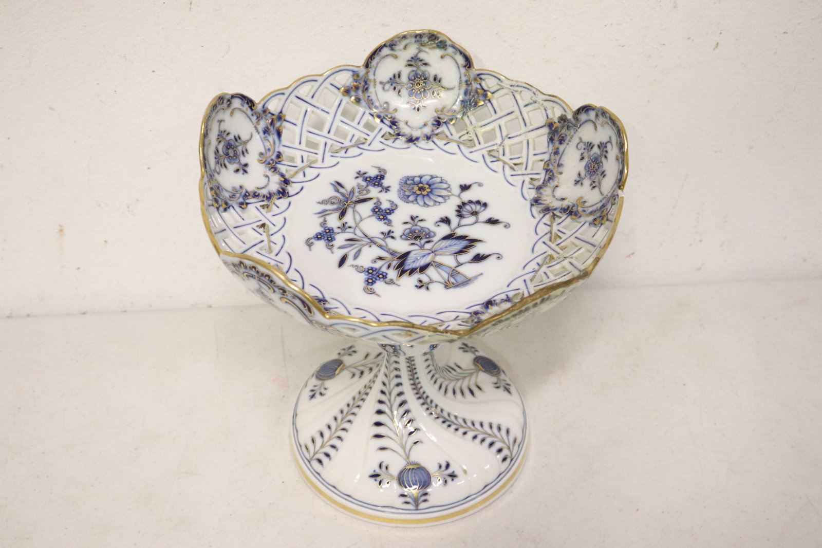 A Meissen compote (1 of 13)