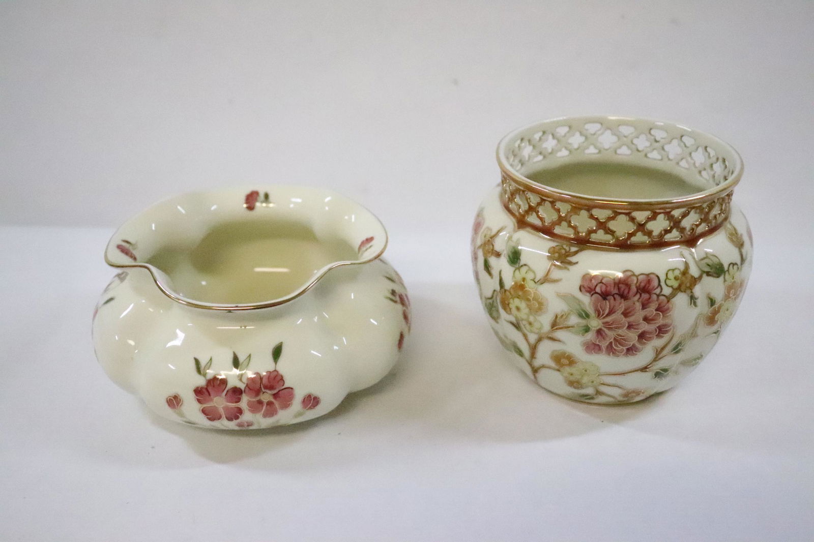 2 Zsolnay hand painted porcelain pots: 2 Zsolnay hand painted porcelain pots, 2.75"Hx5"dia, 3.85"Hx4.25"dia