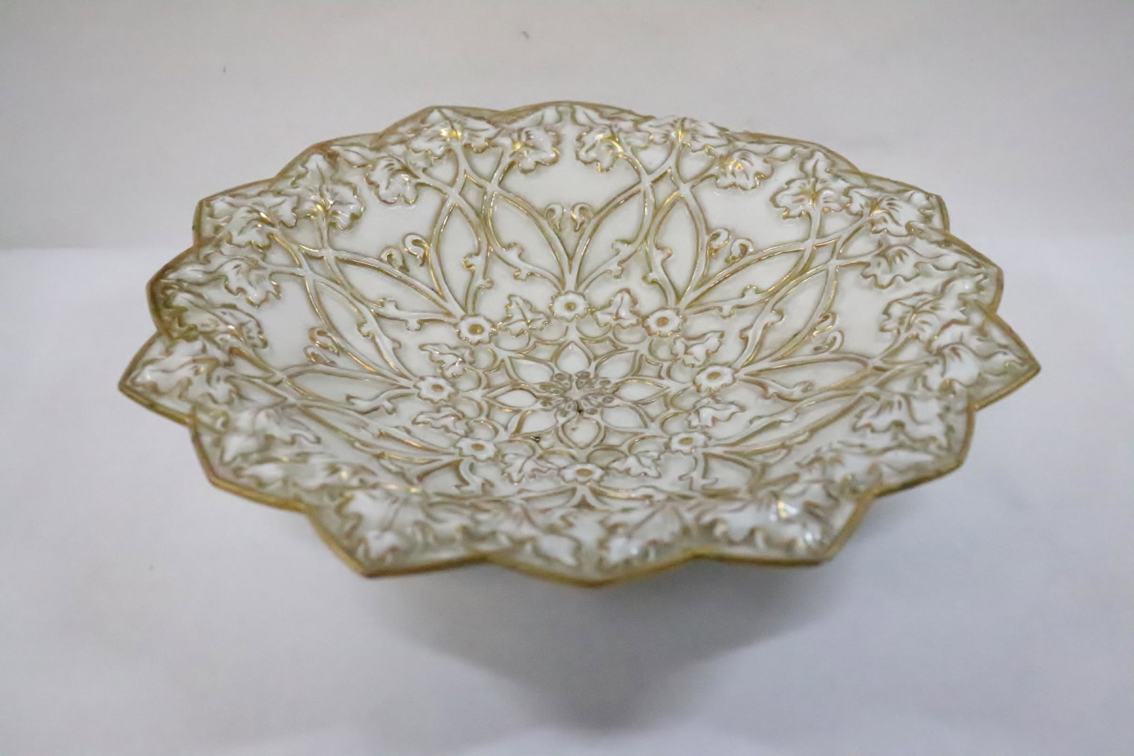 Meissen plate: Meissen plate (chip), 2.25"Hx11.25"dia