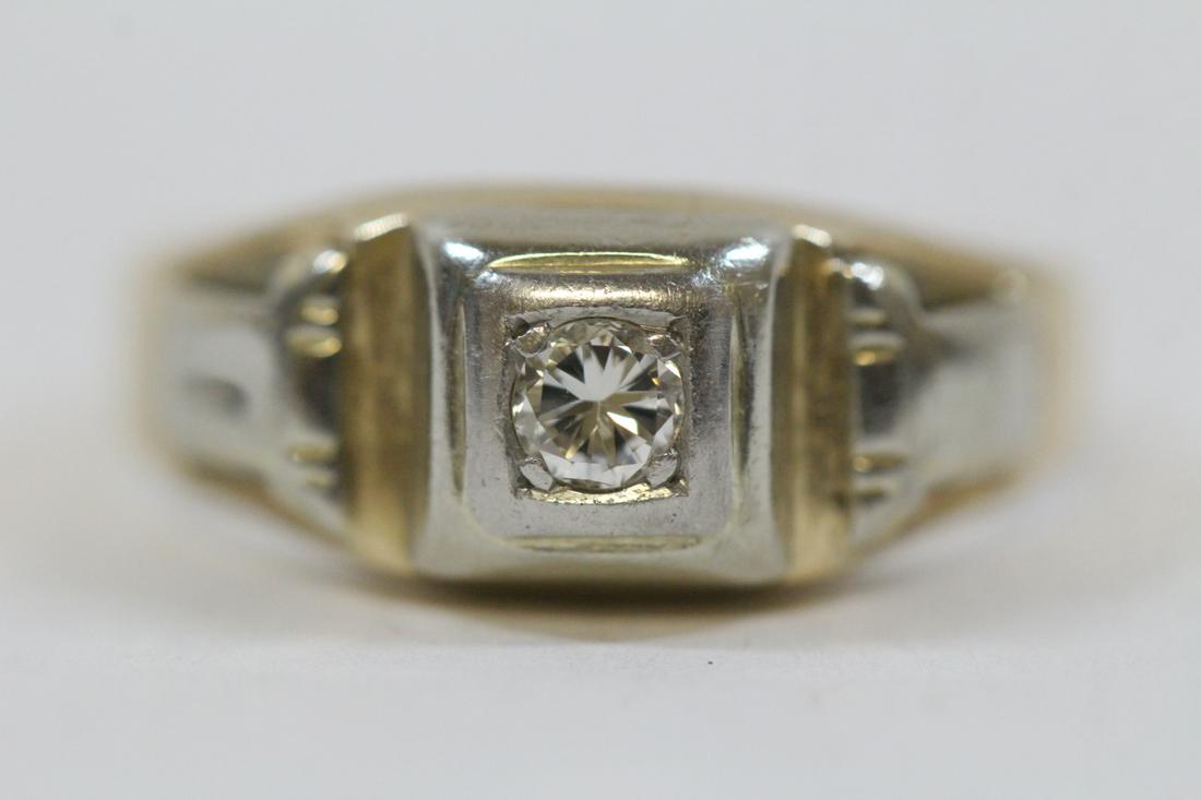 14K Y/G ring, center a gem quality diamond: A beautiful 14K Y/G ring, center a gem quality diamond wt. approx. 0.25ct, diamond in VS/VVS and G/H quality, wt. 4.0gm, size 8