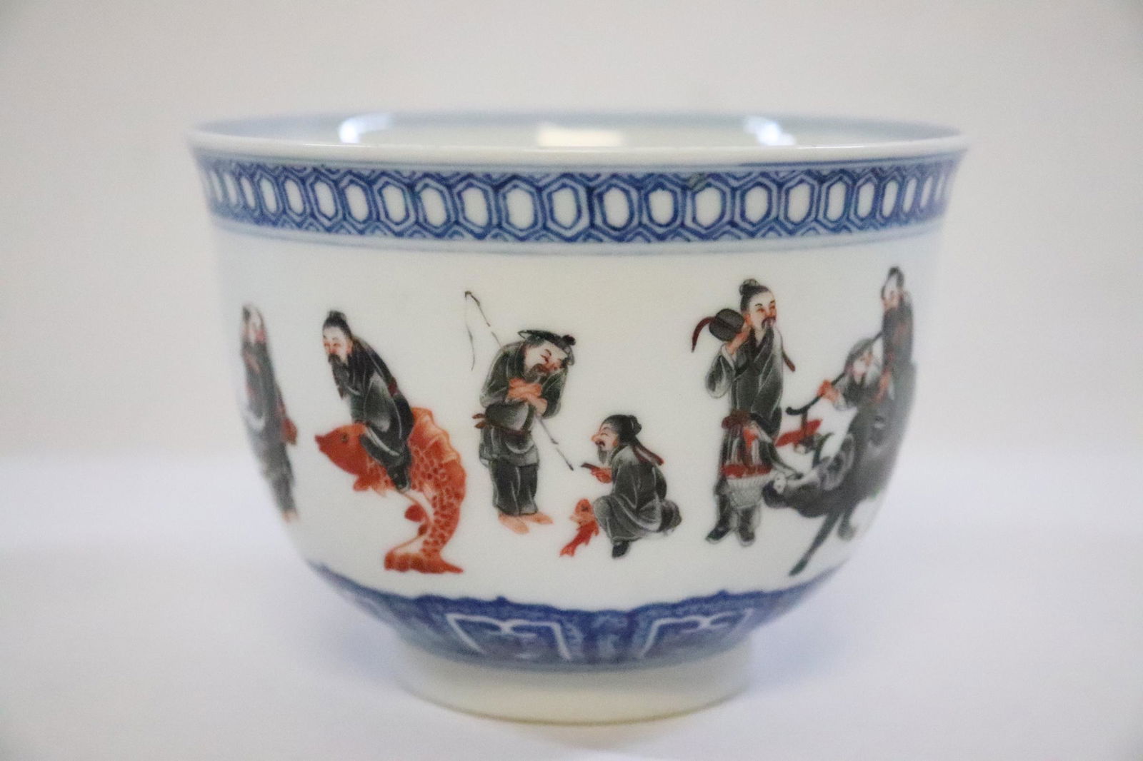 Chinese wucai porcelain tea cup (1 of 9)