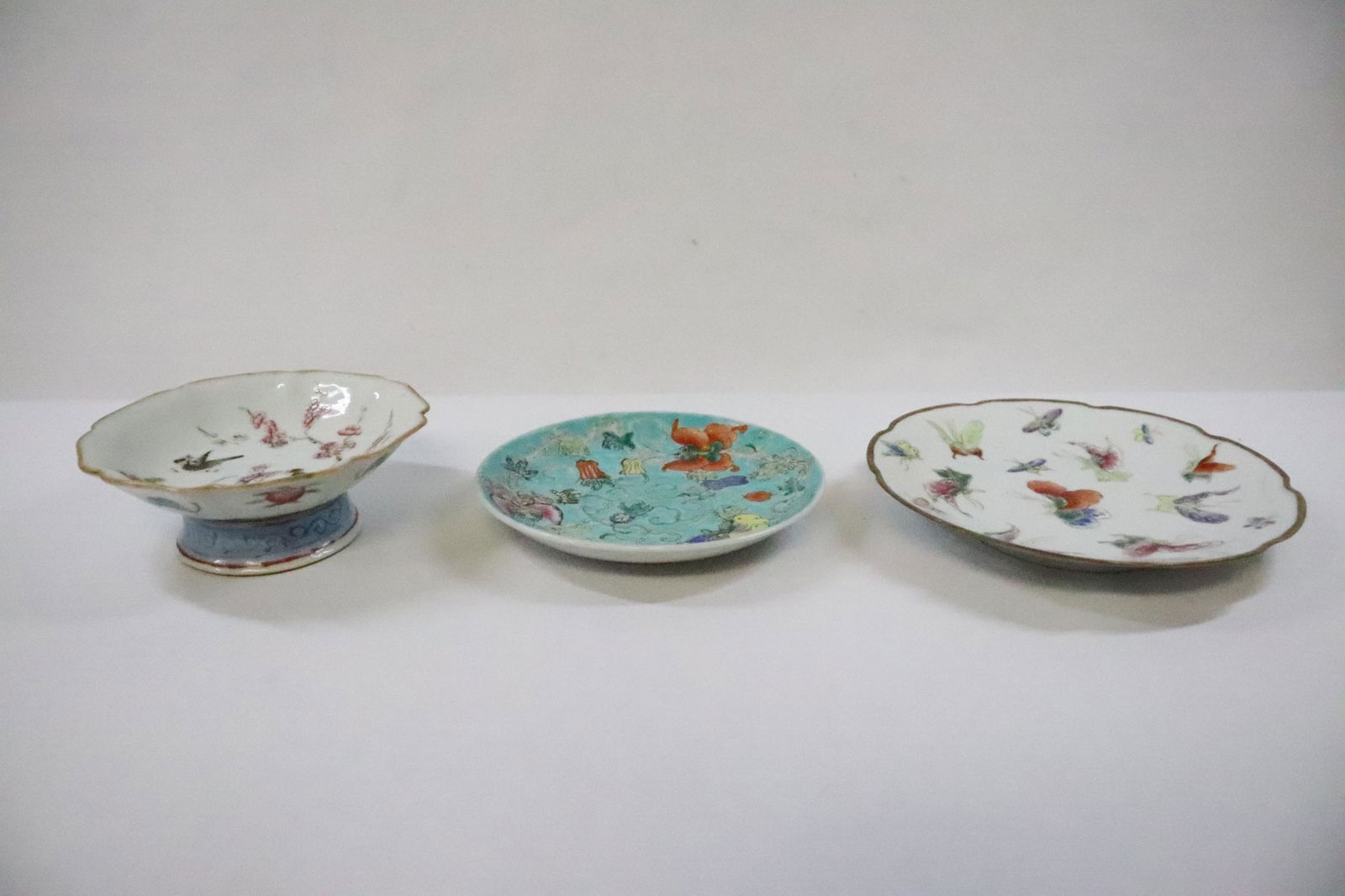 3 Chinese antique famille rose plates: 3 Chinese antique famille rose plates, 5.25"dia, 5.4"dia, 6.15"dia