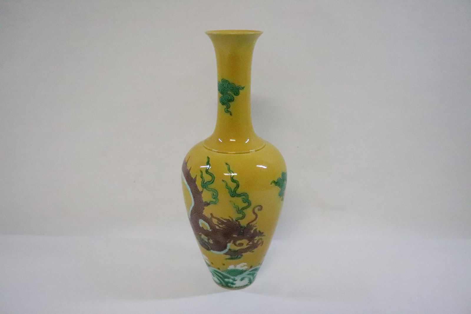 Chinese yellow background famille rose vase: Fine Chinese yellow background famille rose vase with dragon, 10.25"Hx3.8"dia