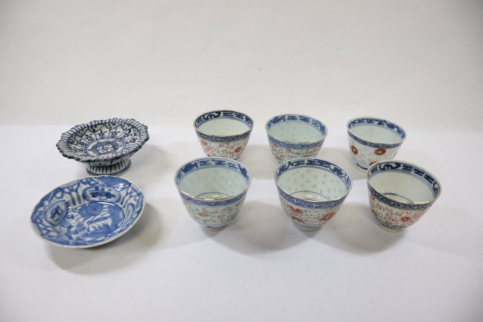 6 Chinese wucai tea cups and 2 small b&w plates: 6 Chinese wucai tea cups (2.2"Hx3"dia each) and 2 small blue and white plates (1.75"Hx4.4"dia, 1.13"Hx4.43"dia)