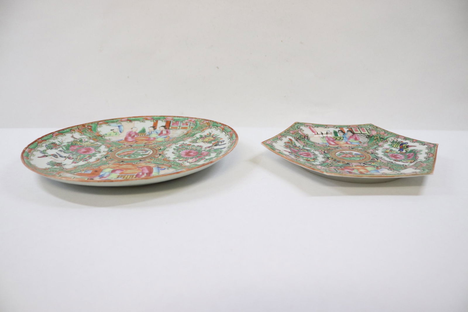 2 pieces Chinese antique rose canton plates: 2 pieces Chinese antique rose canton plates, 0.83"Hx8.3"dia, 0.75"Hx7.25"dia