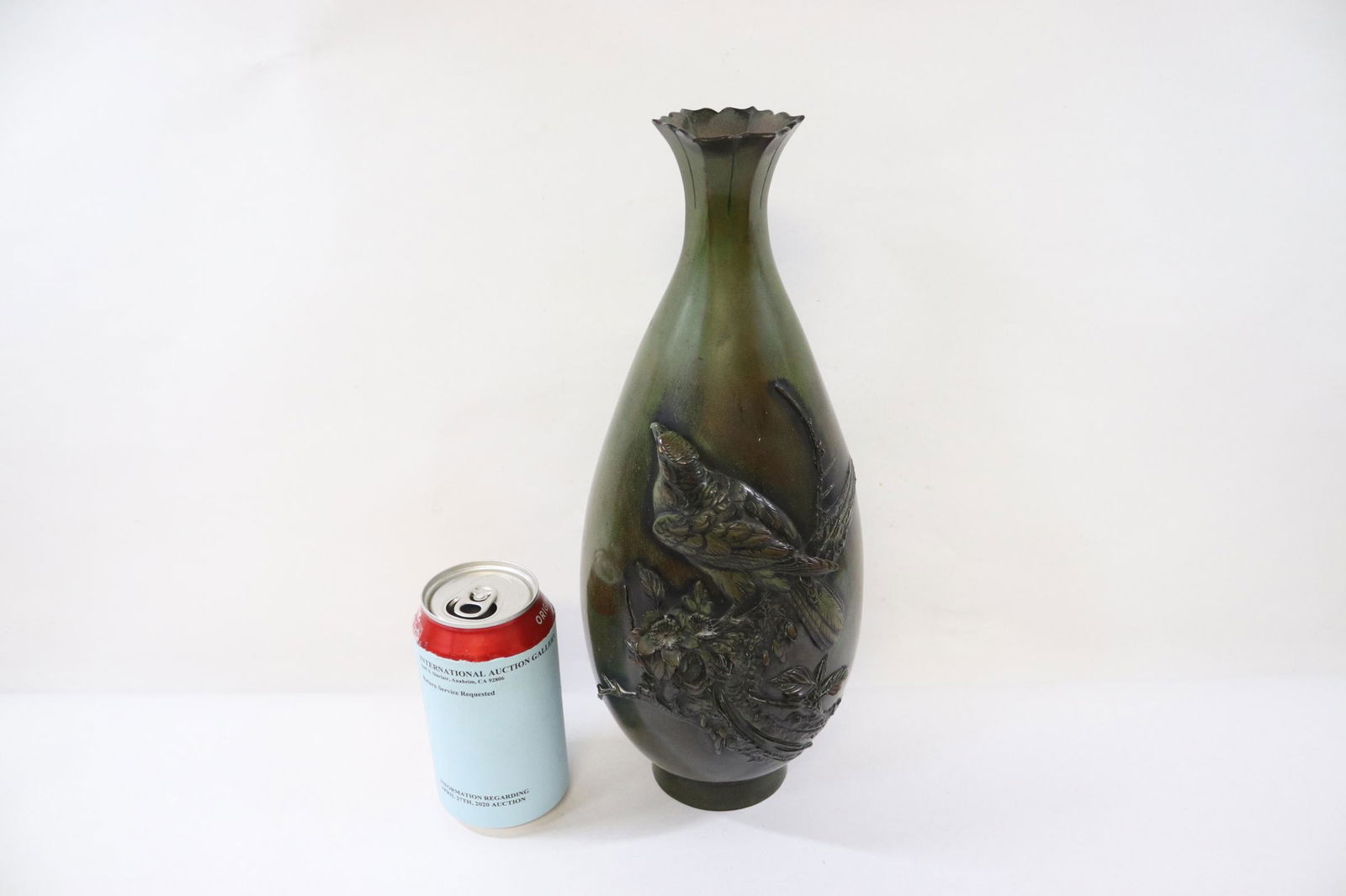 Japanese antique bronze shakudu vase, signed: A beautiful Japanese antique bronze shakudu vase, signed by artist, 13"Hx5"dia