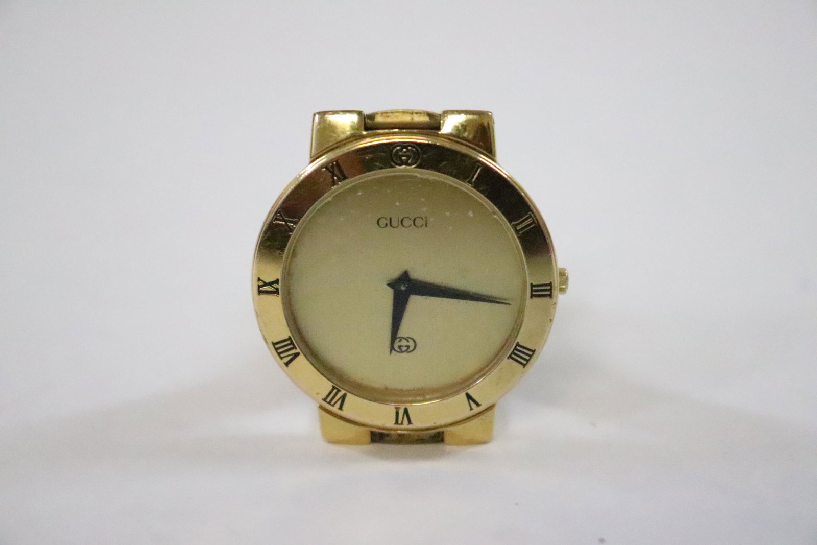 A Man's Gucci wrist watch with original Gucci band: A Man's Gucci wrist watch (face flaky) with original Gucci band