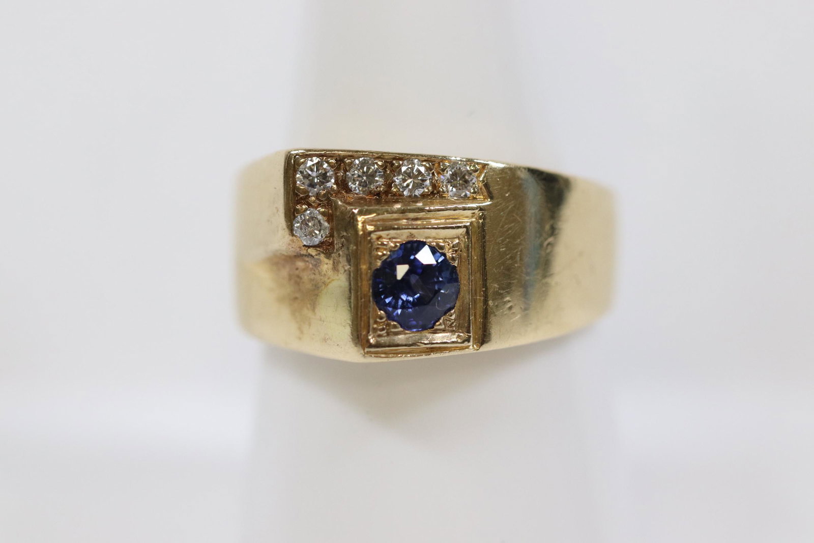 14K Y/G sapphire diamond ring w/ GIA certificate: 14K Y/G ring, center a natural Sri Lanka (Cylon) sapphire (see GIA certificate) wt. approx. 0.60ct, accented with 5 brilliant cut diamonds, tdw approx. 0.25ct, wt. 10.5gm, size 7