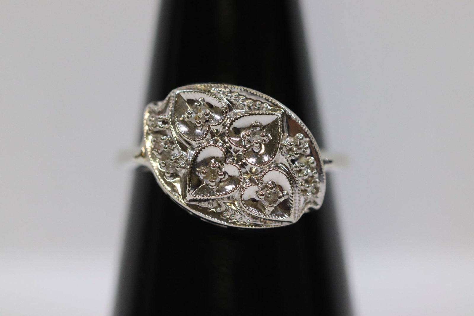 14K W/G ring set with diamonds: 14K W/G ring set with 10 small diamonds, wt. 4.4gm, size 6