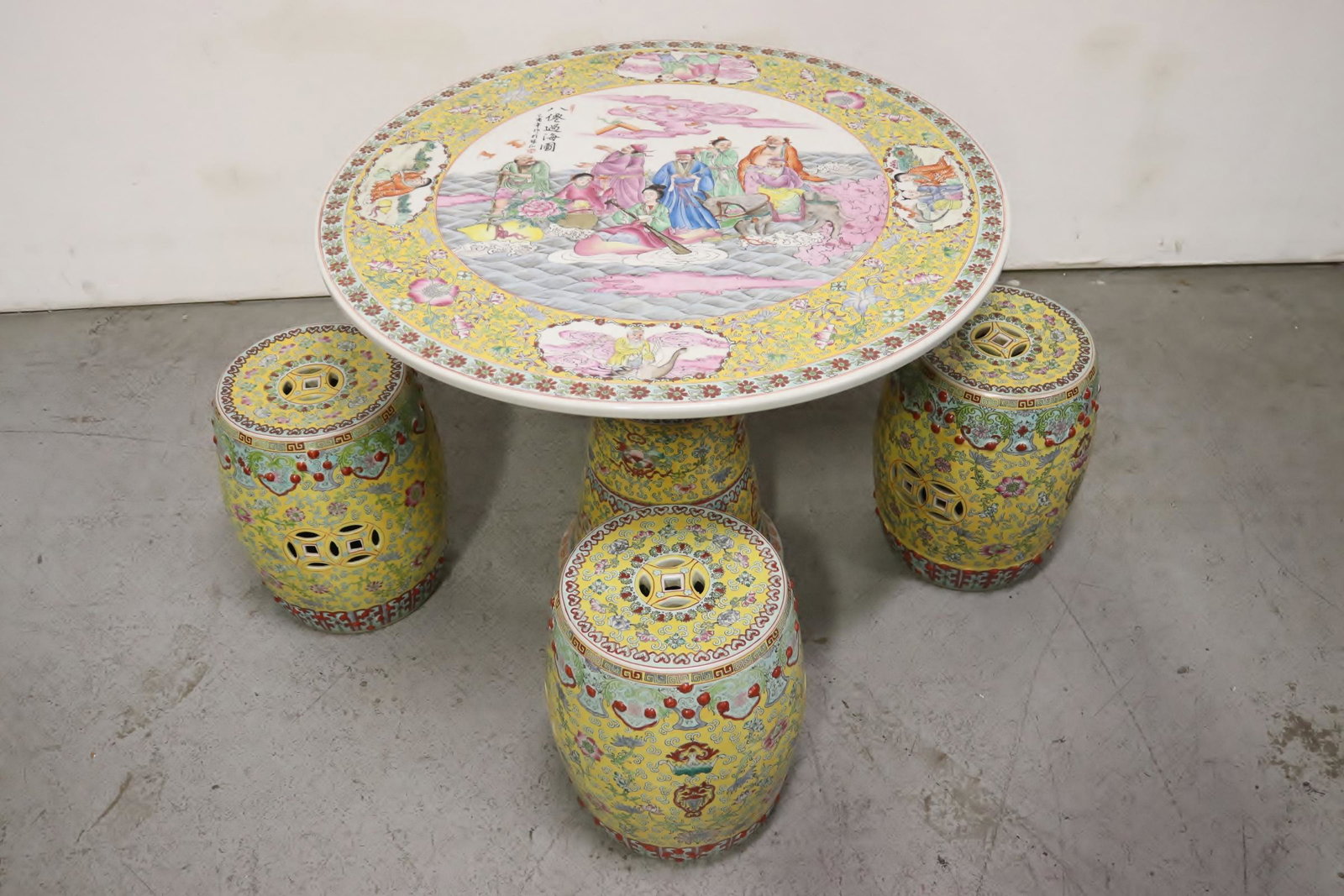 Chinese 5 piece famille rose porcelain table set: Magnificent Chinese 5 piece famille rose porcelain table set; including a pedestal round table (26.25"Hx35.5"dia) and 4 drum stools (16.2"Hx12"dia each)