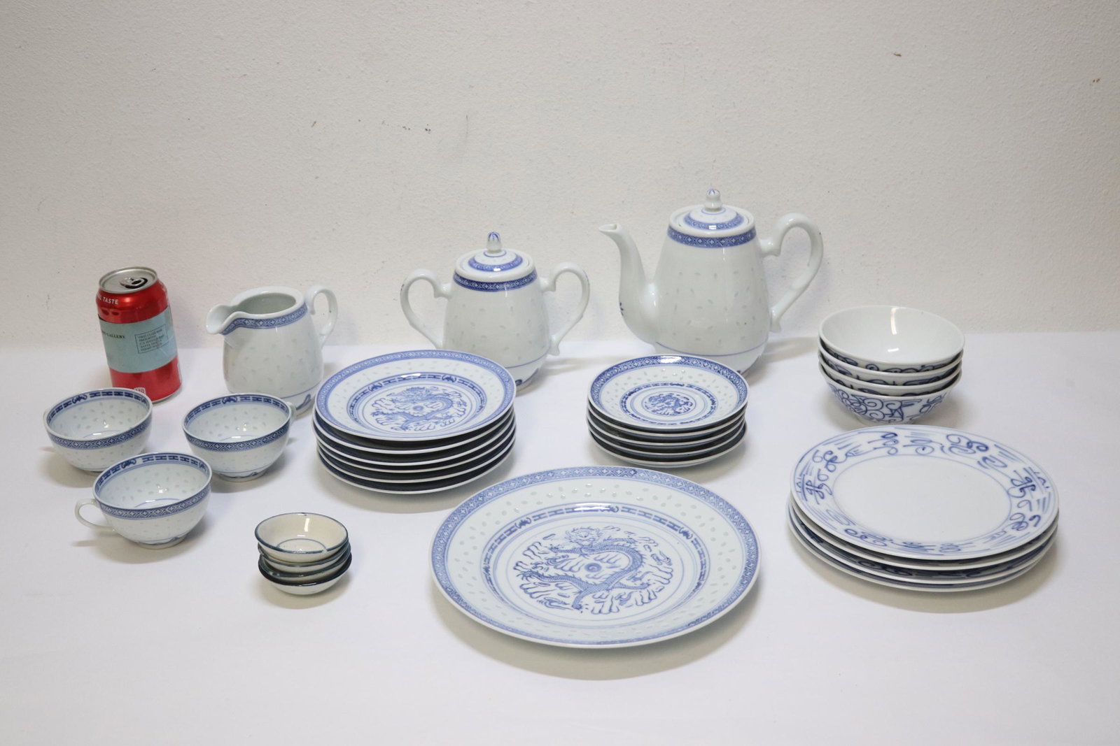 Chinese blue and white tea set, bowls and plates: Chinese blue and white tea set, bowls and plates, total 29 pieces