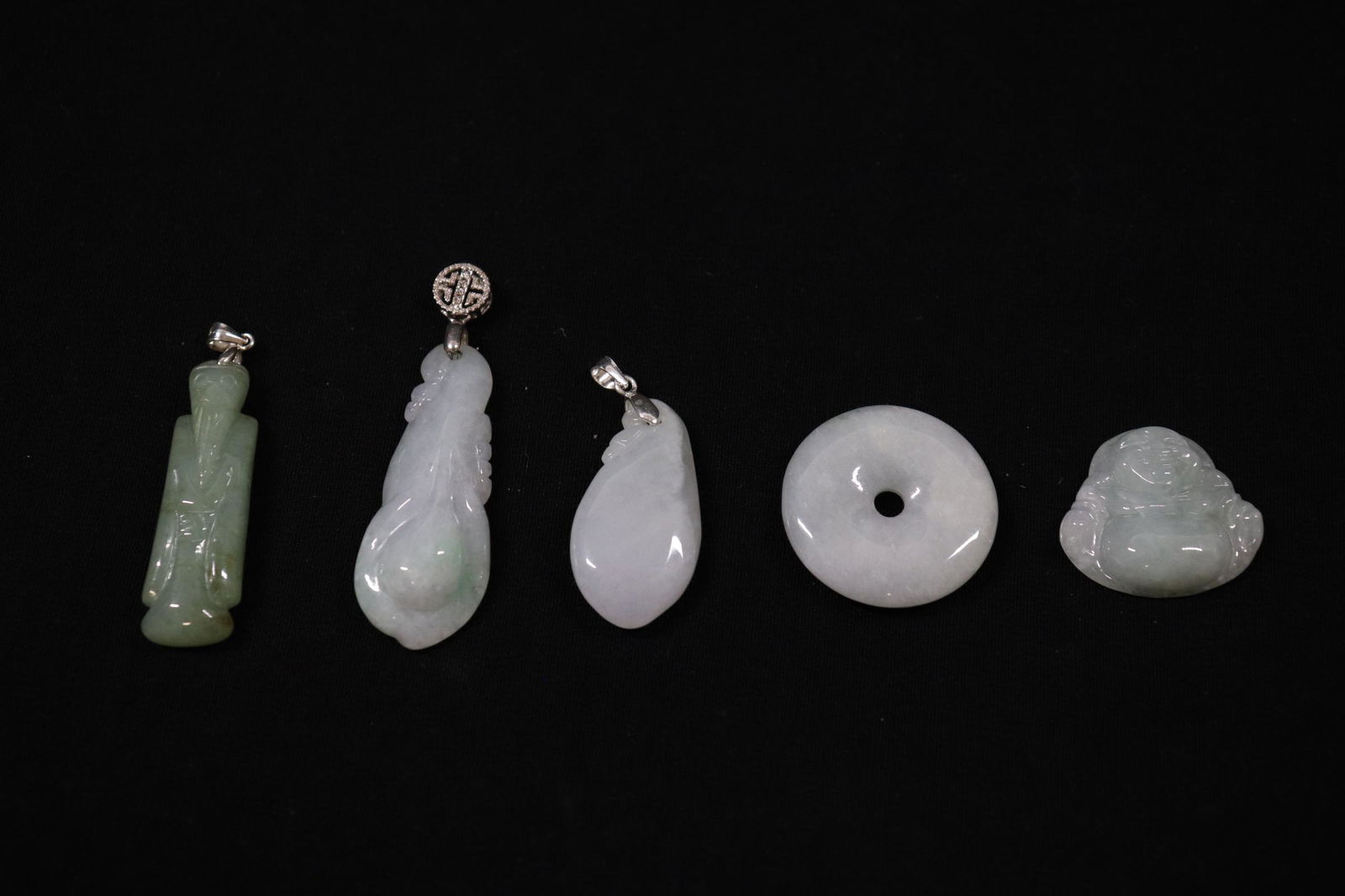 5 Chinese jadeite carved ornaments (1 of 9)