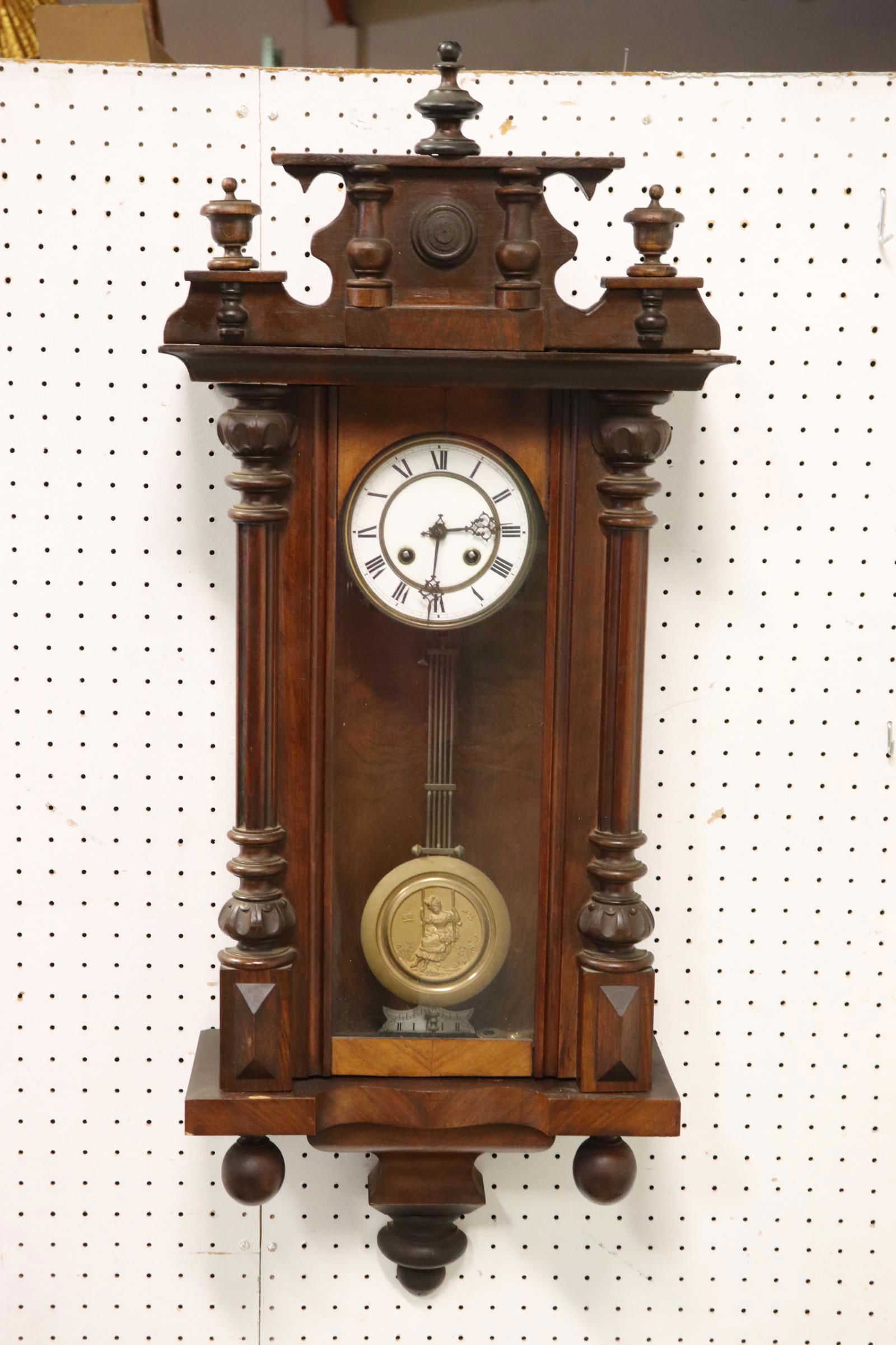 Victorian wall hanging keywind clock (1 of 10)
