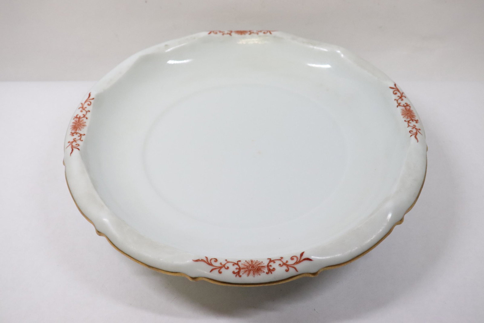 Chinese porcelain plate with Qianlong mark (1 of 9)
