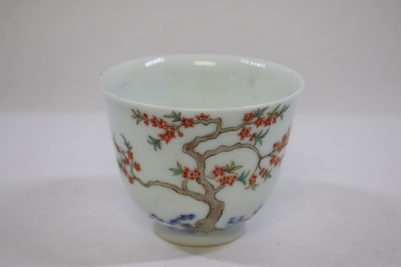 Chinese famille rose tea cup: Chinese famille rose tea cup, 2.35"Hx2.95"dia