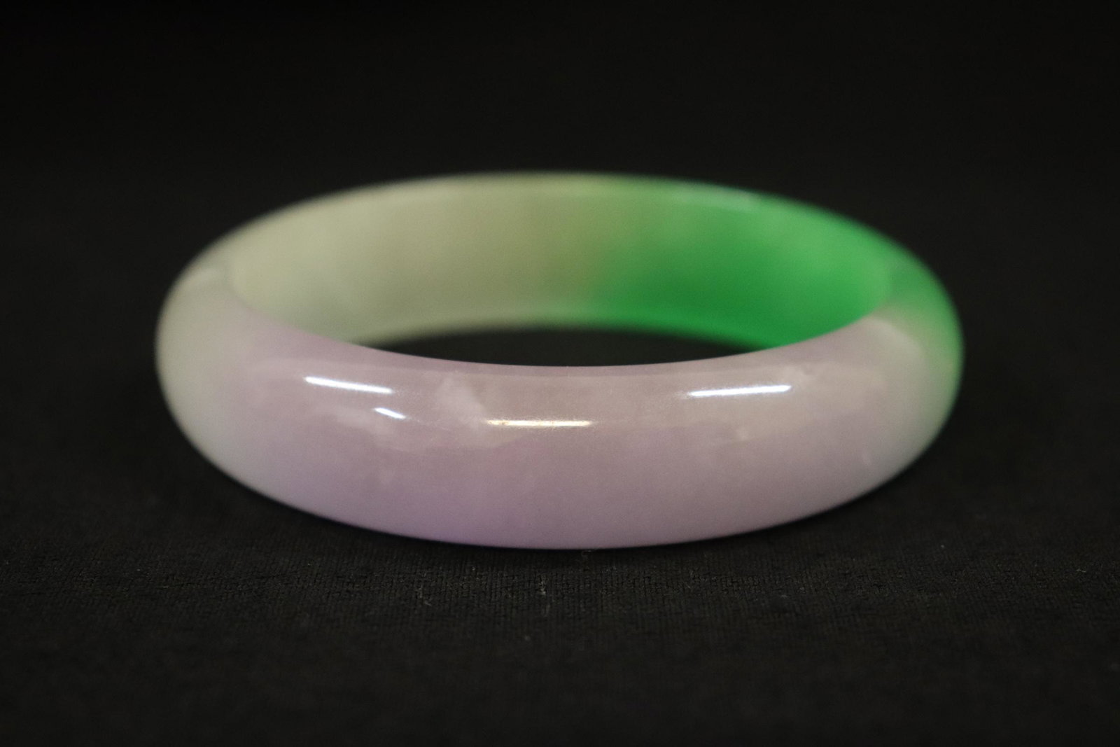Chinese jadeite like bangle: Chinese jadeite like bangle, 0.65"x2.95"od(2.35"id)