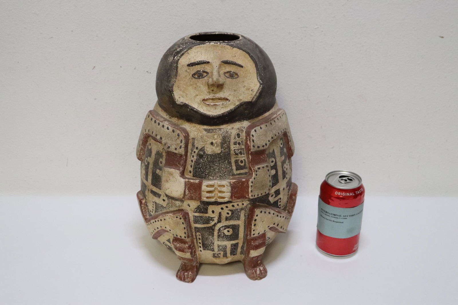 Latin American painted pottery jar in figure motif (1 of 10)