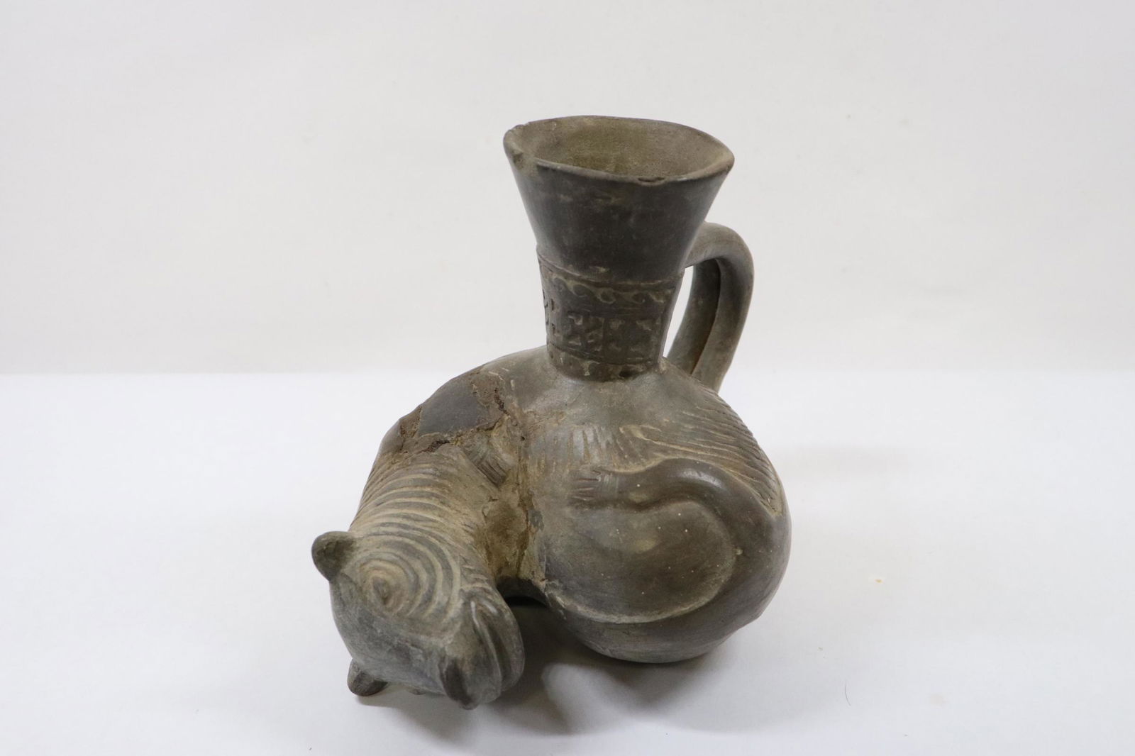 Pre-Columbian style pottery vase(?) (1 of 10)