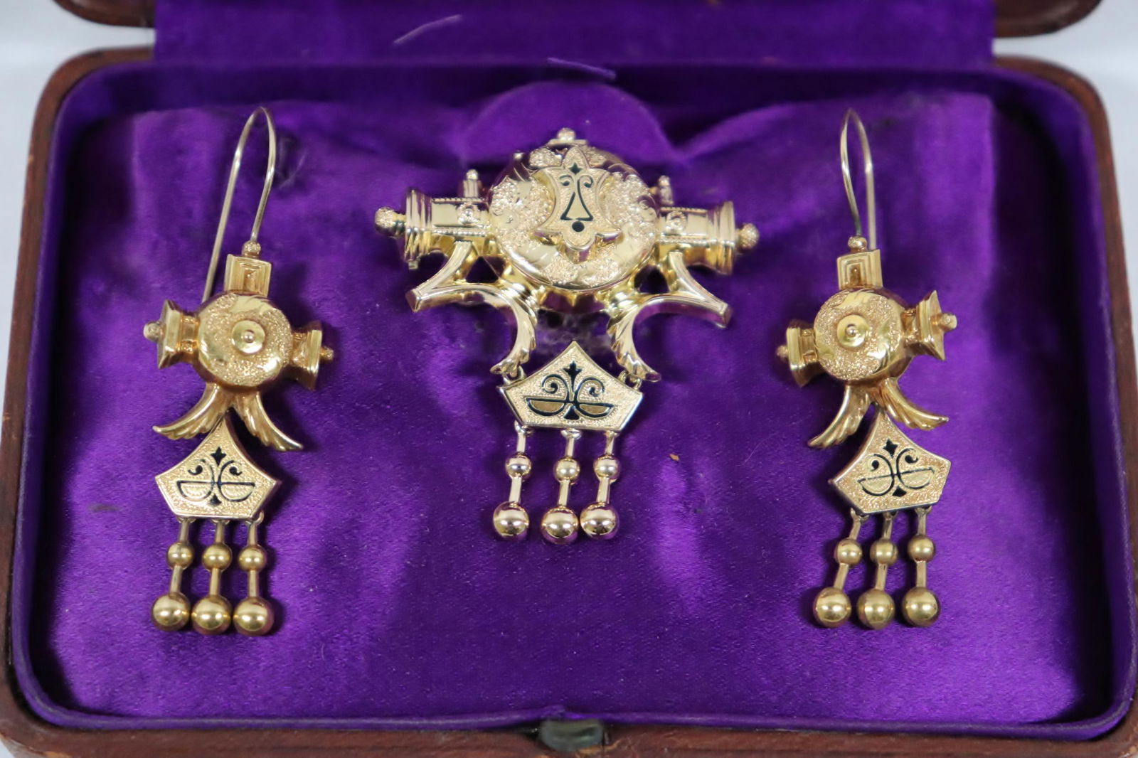 Victorian 9-10K y/g brooch with pr matching earrings (1 of 12)