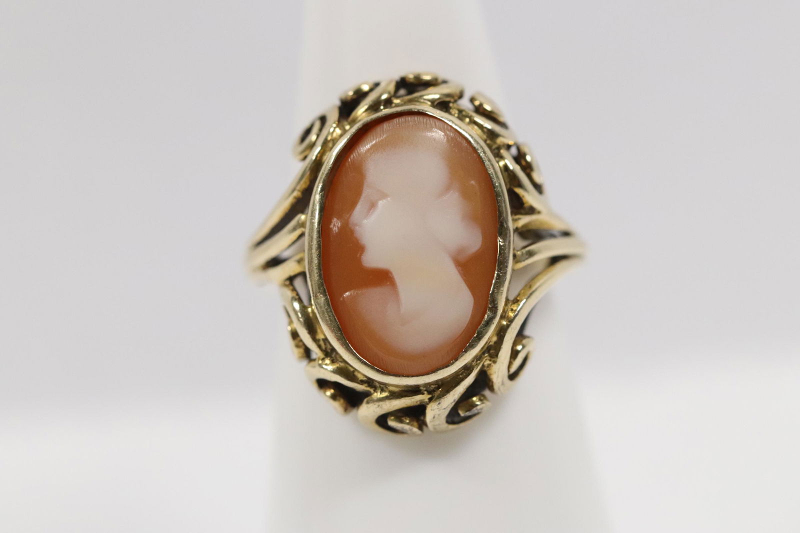 A 14K Y/G cameo ring (1 of 9)