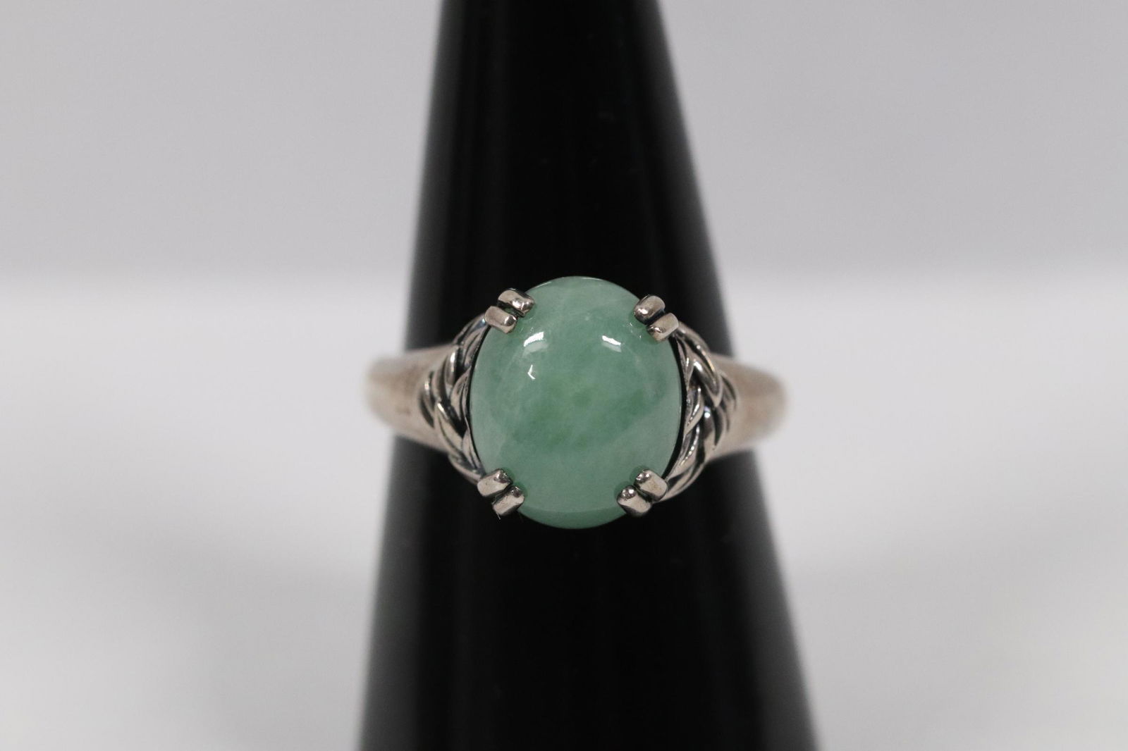 Vintage silver jadeite ring (1 of 10)