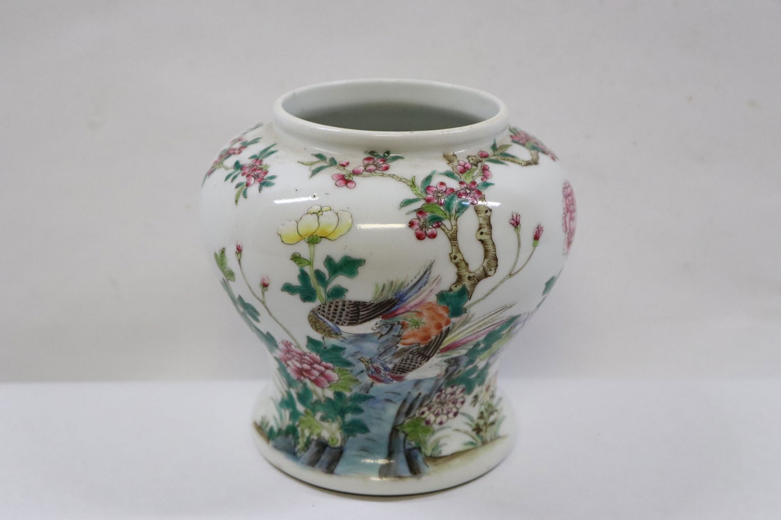 Fine Chinese famille rose porcelain jar (1 of 9)