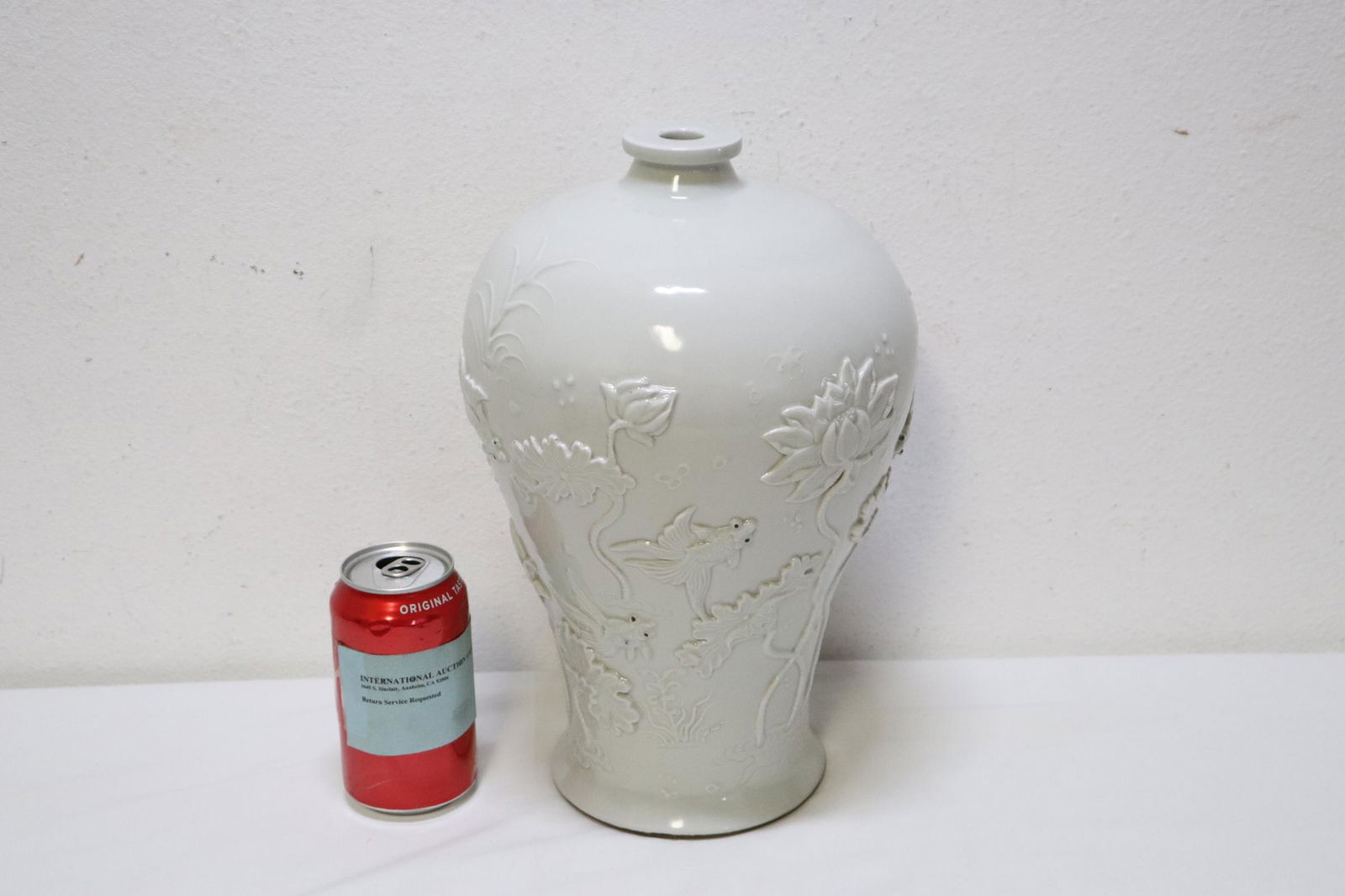 Chinese large white porcelain meiping (1 of 11)
