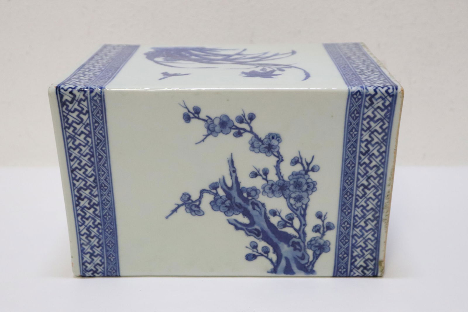 A fine Chinese antique blue and white pillow (1 of 9)