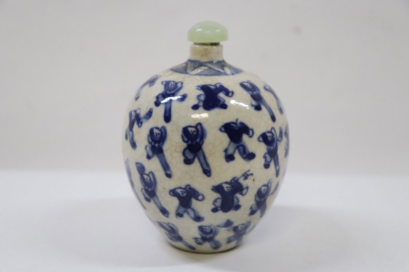 Chinese vintage blue and white snuff bottle (1 of 10)