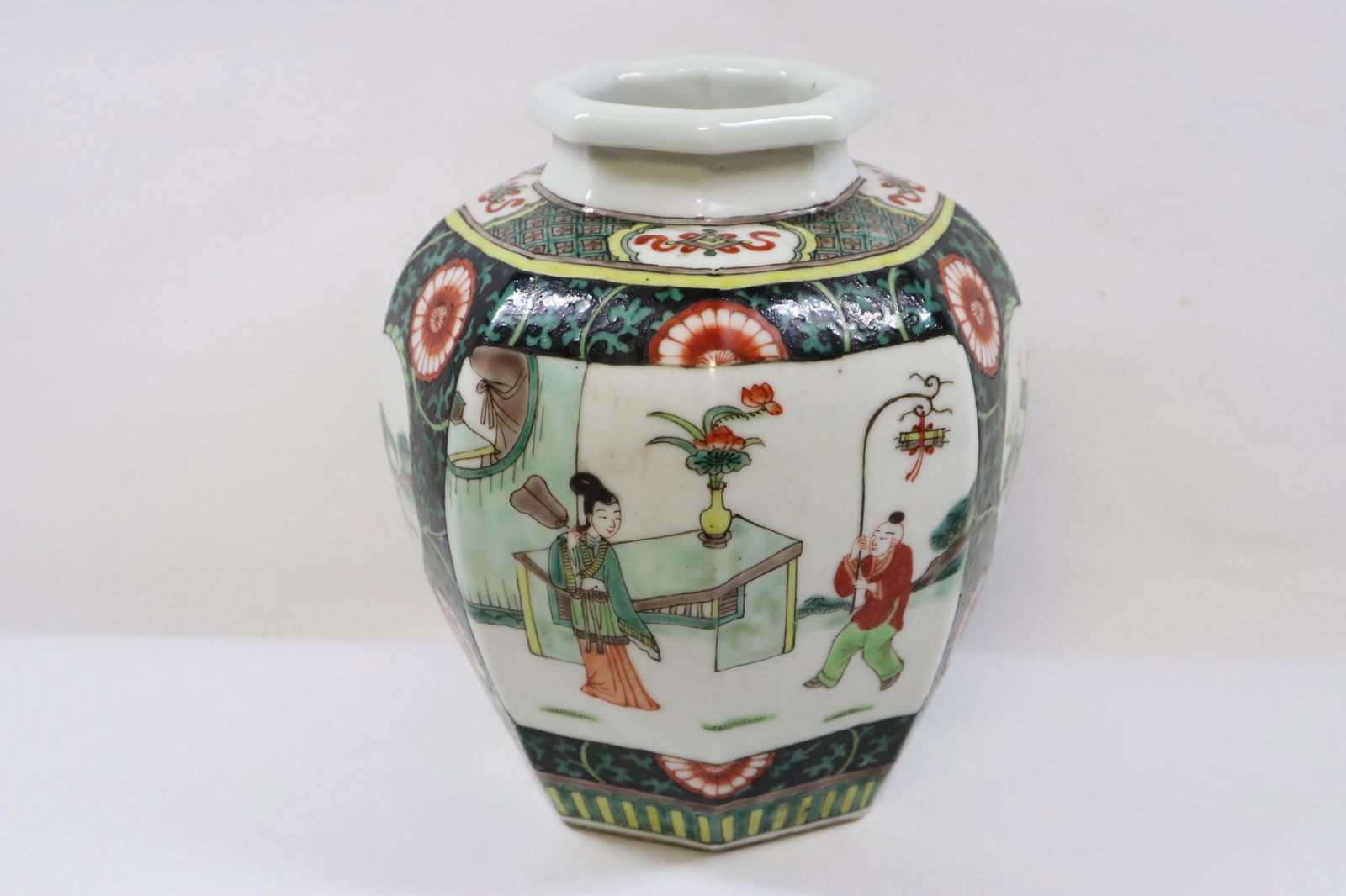 Chinese antique porcelain jar, Guangxu period (1 of 9)