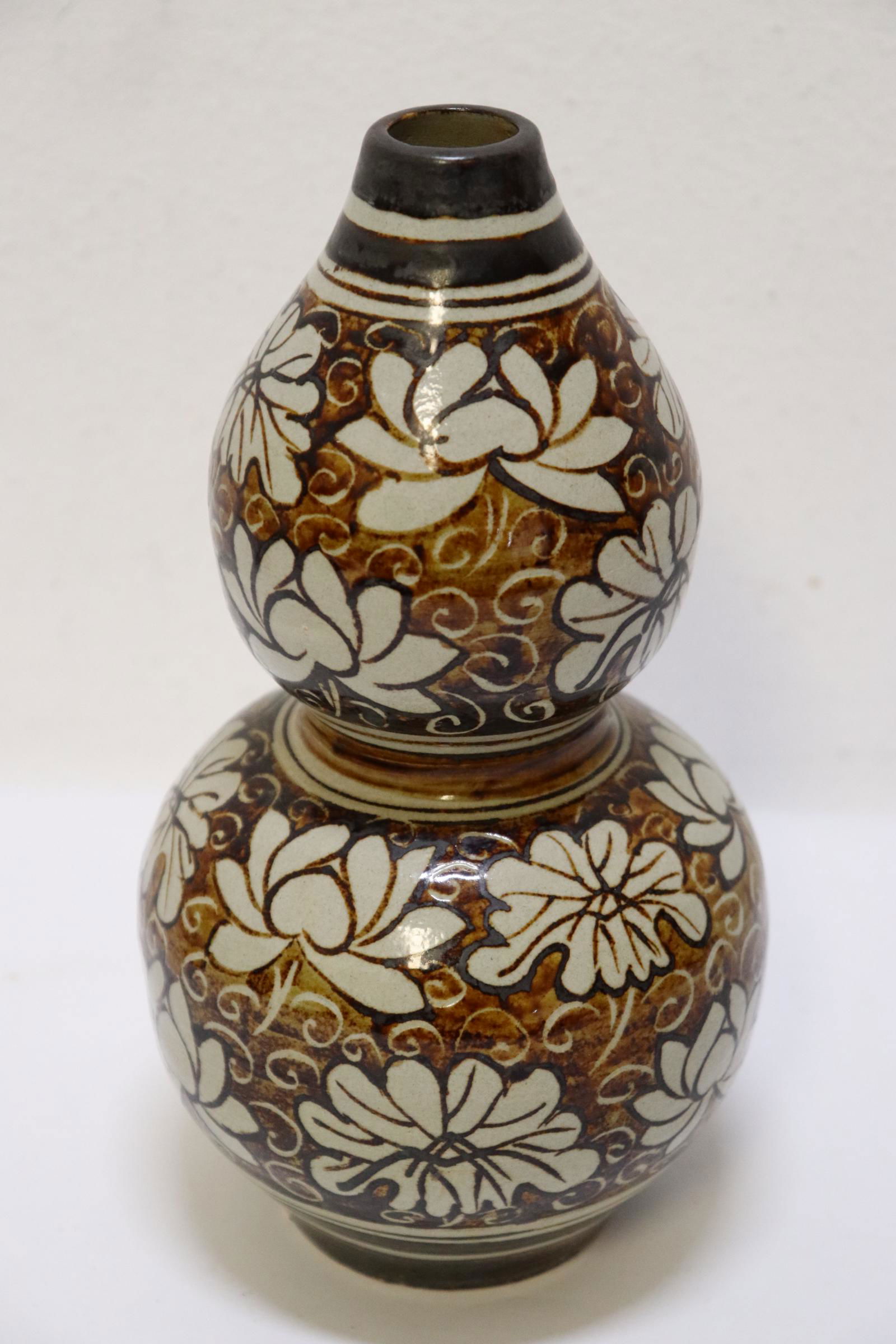 Chinese Song style porcelain gourd shape vase (1 of 10)