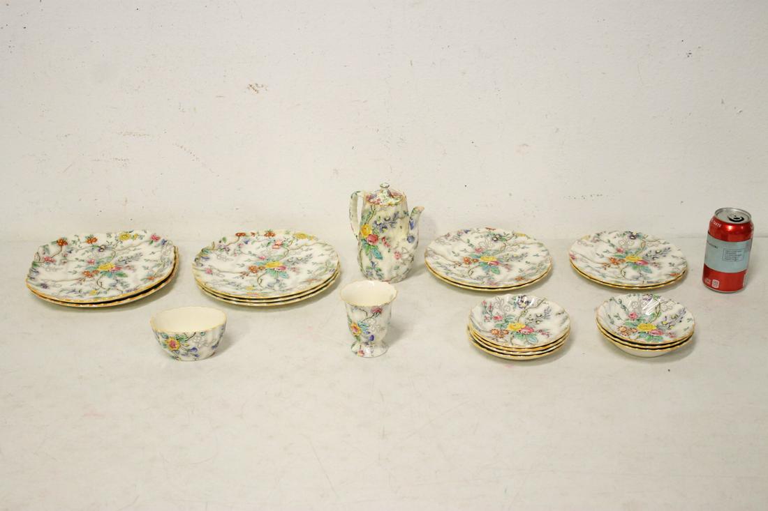 Partial set of beautiful Spode china: Partial set of beautiful Spode china in Patricia pattern