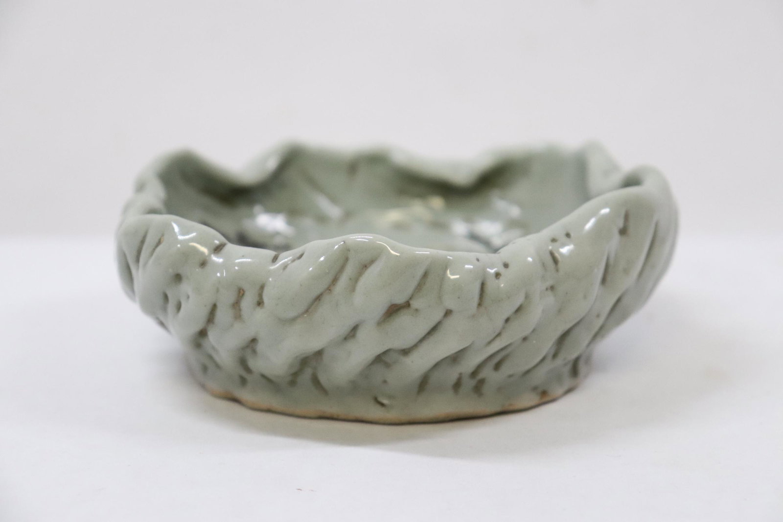 Chinese(?) porcelain brush wash: Chinese(?) porcelain brush wash, 1.85"Hx5.5"dia