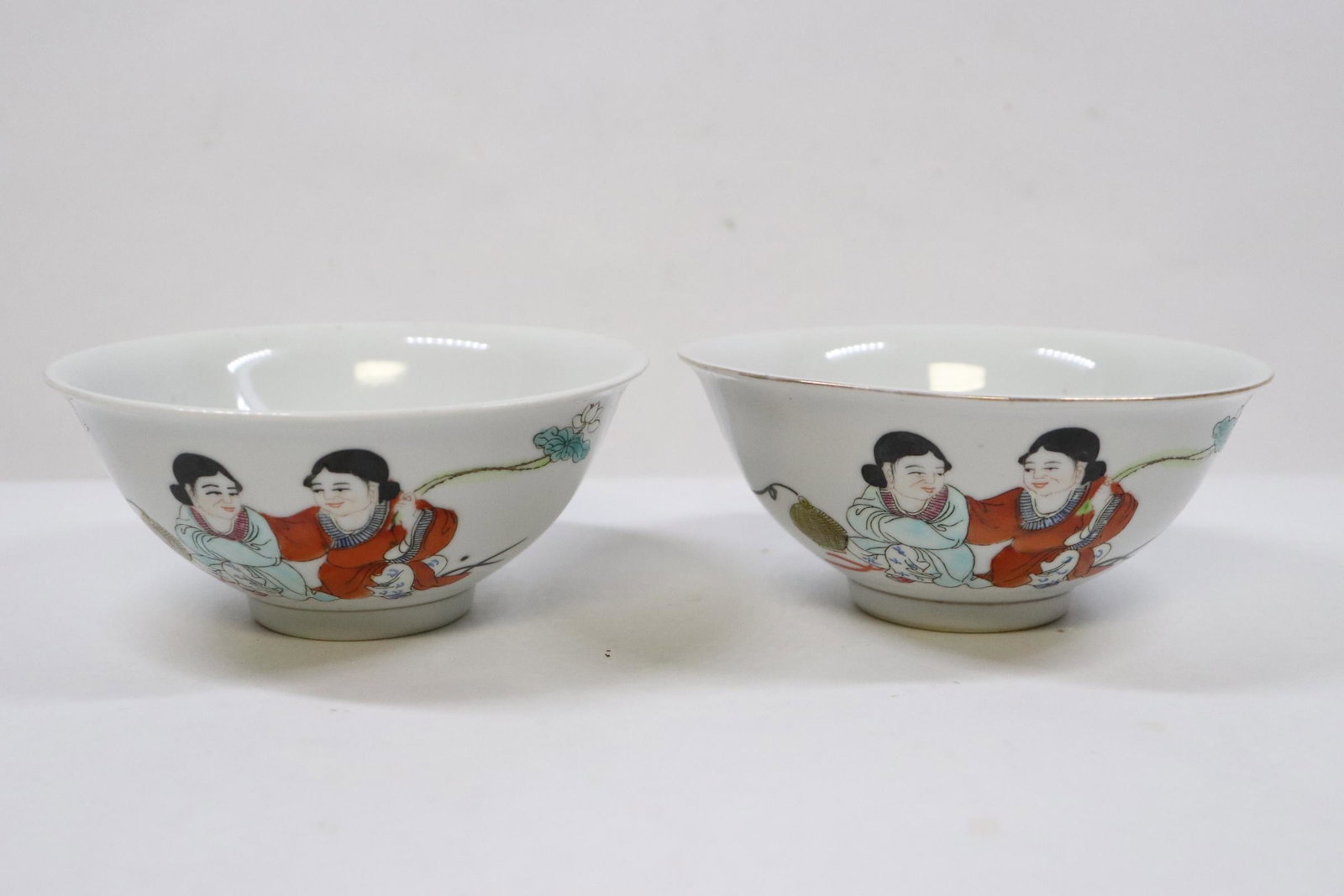 Pair Chinese antique famille rose bowls: Pair Chinese beautiful antique famille rose porcelain bowls, 2.2"Hx5"dia