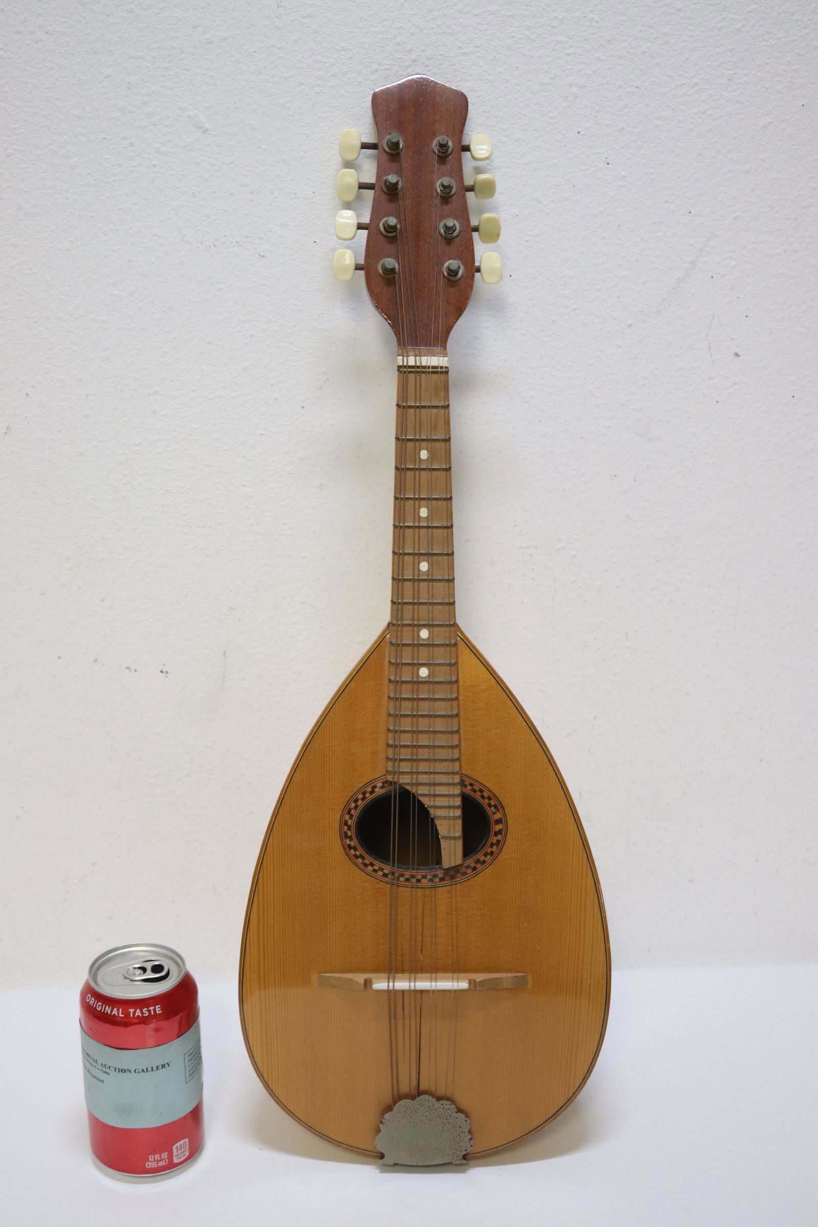 A fine vintage mandolin (1 of 10)