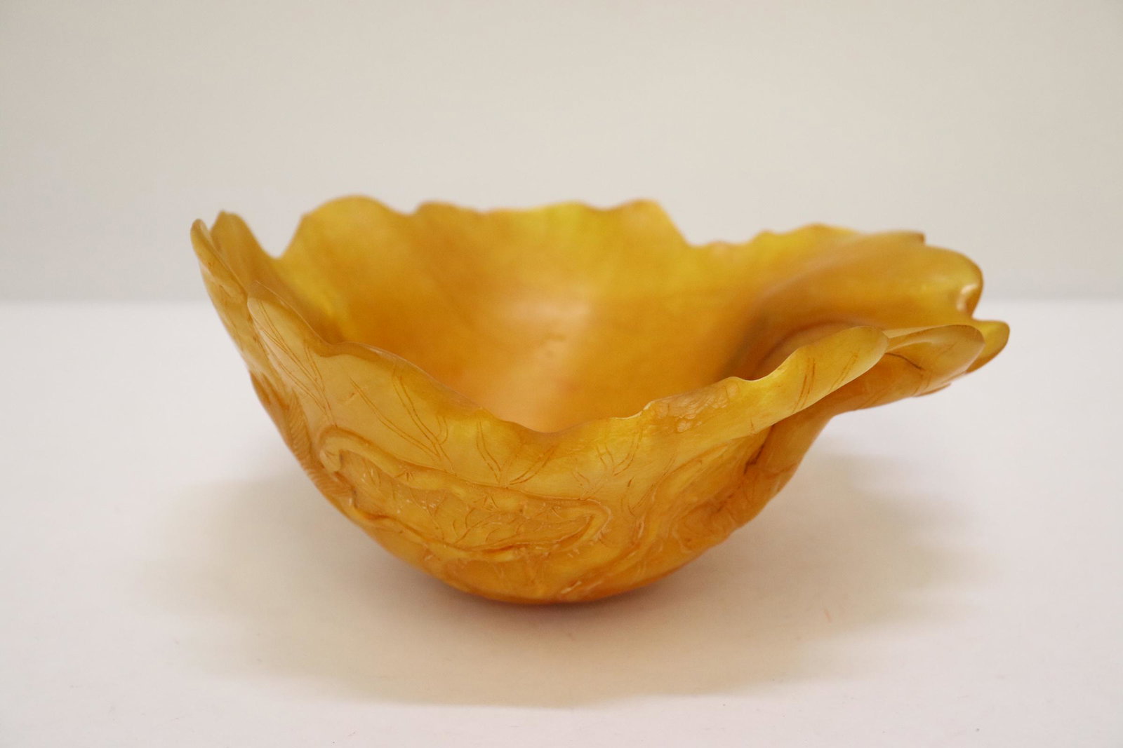 Chinese horn carved bowl: Chinese horn carved bowl, 3.1"Hx6.8"x5.8"