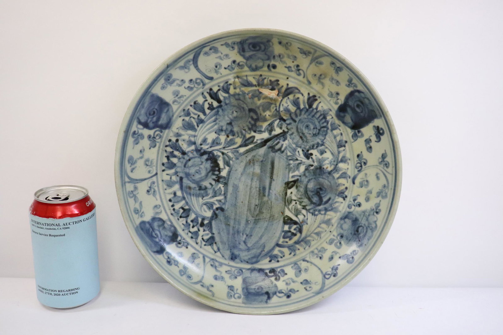 Chinese antique blue and white porcelain plate: Chinese antique blue and white porcelain plate, 2"Hx11.9"dia