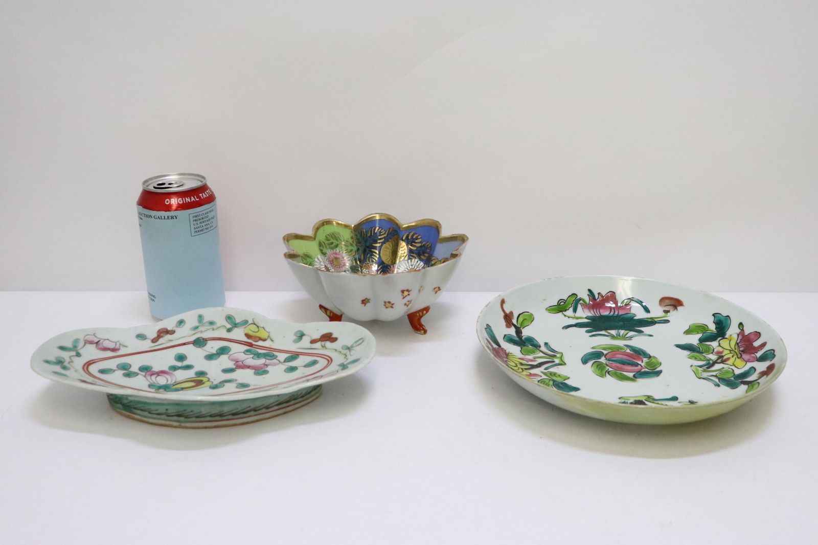 2 Chinese antique porcelain plate, a kutani bowl: 2 Chinese antique famille rose porcelain plate (1.6"Hx9"dia, 1.65"Hx9.65"x5.75"), edge flea bites, a Japanese kutani bowl (2.85"Hx6.35"dia)