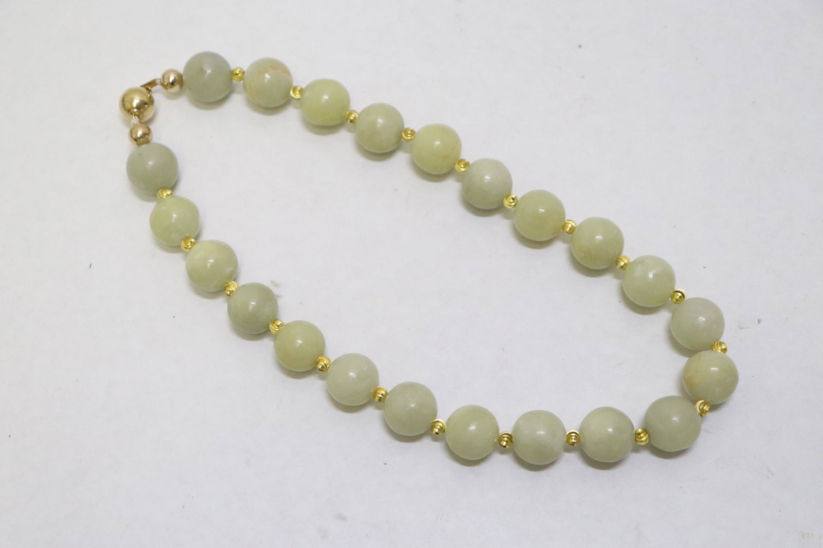 Chinese jade like bead necklace w/ 14K ball clasp (1 of 9)
