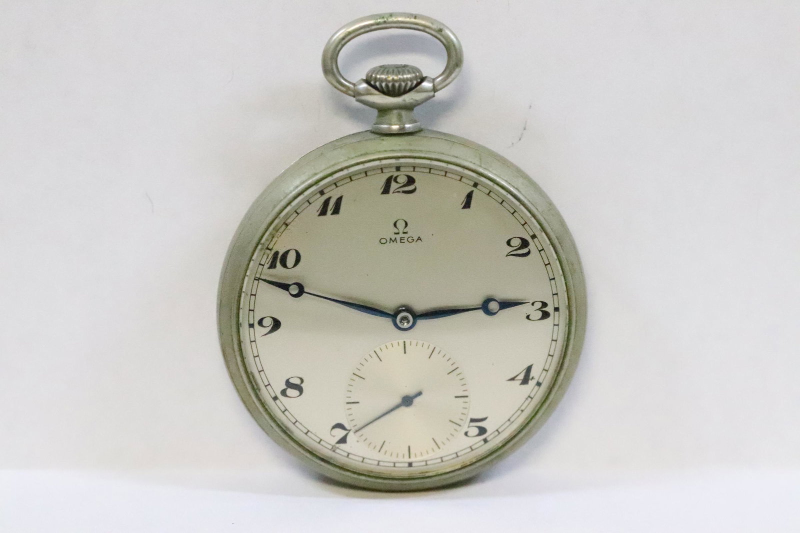 A fine Omega 15 jewel pocket watch: A fine Omega 15 jewel pocket watch, it ticking but we do not guarantee it will keep accurate time