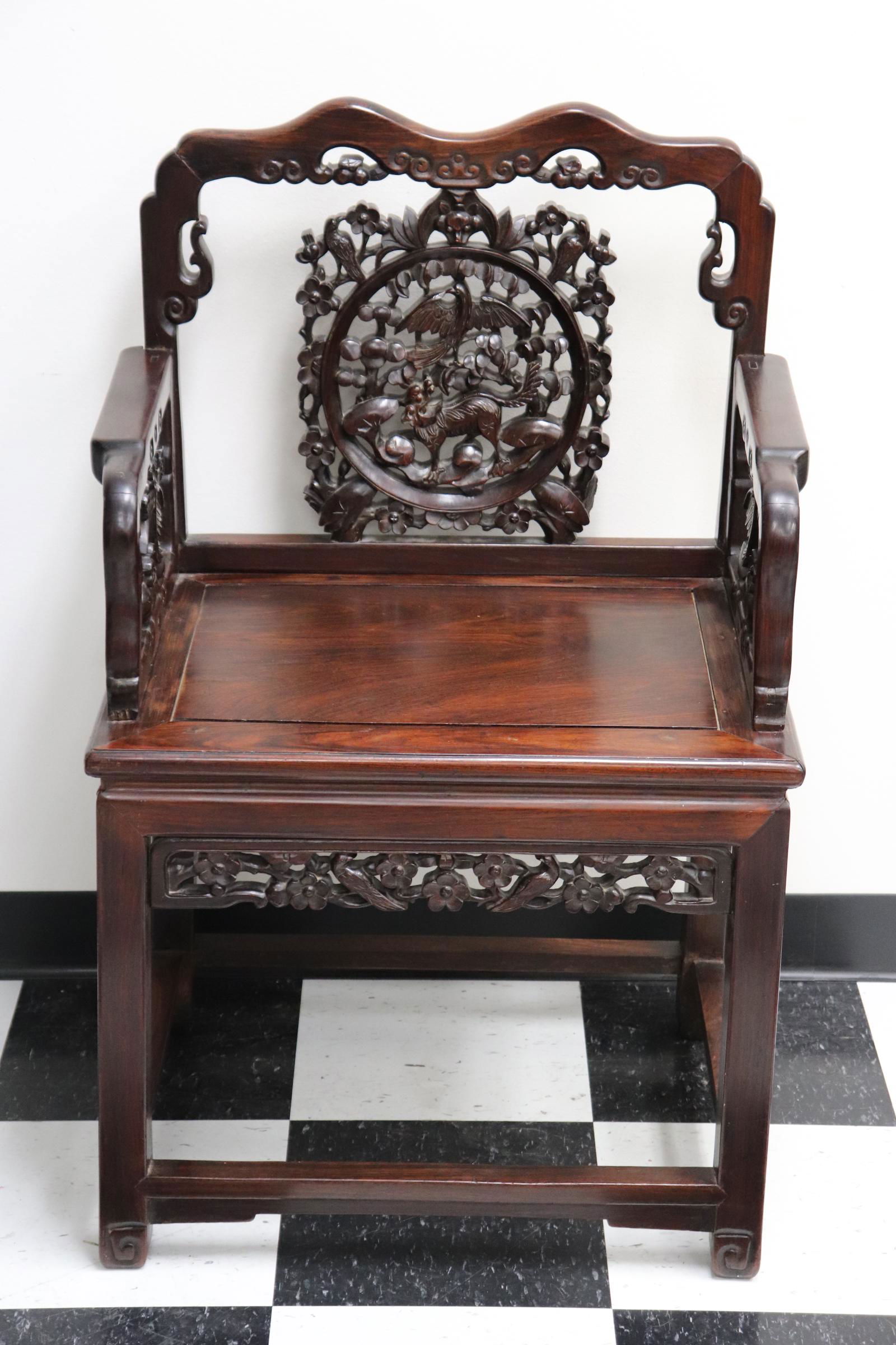 Fine Chinese antique rosewood armchair: Fine Chinese antique rosewood armchair, 38.7"Hx25"x18.75"