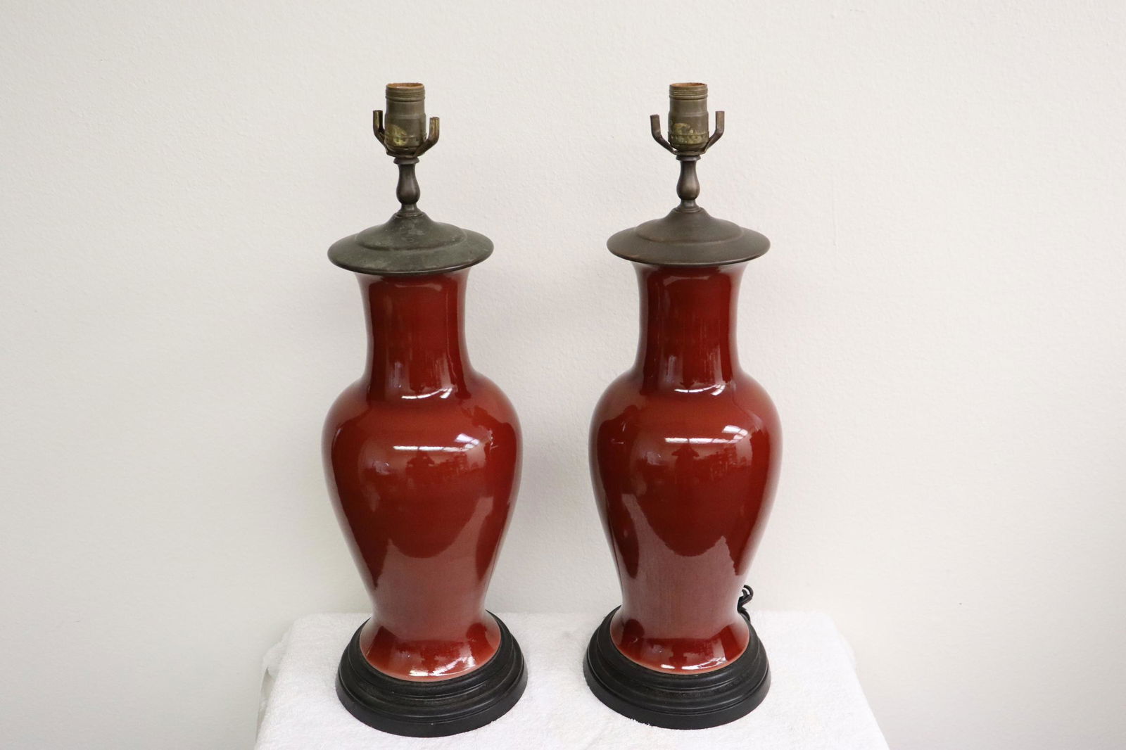Pair Chinese vintage porcelain vases, made as lamps (1 of 10)
