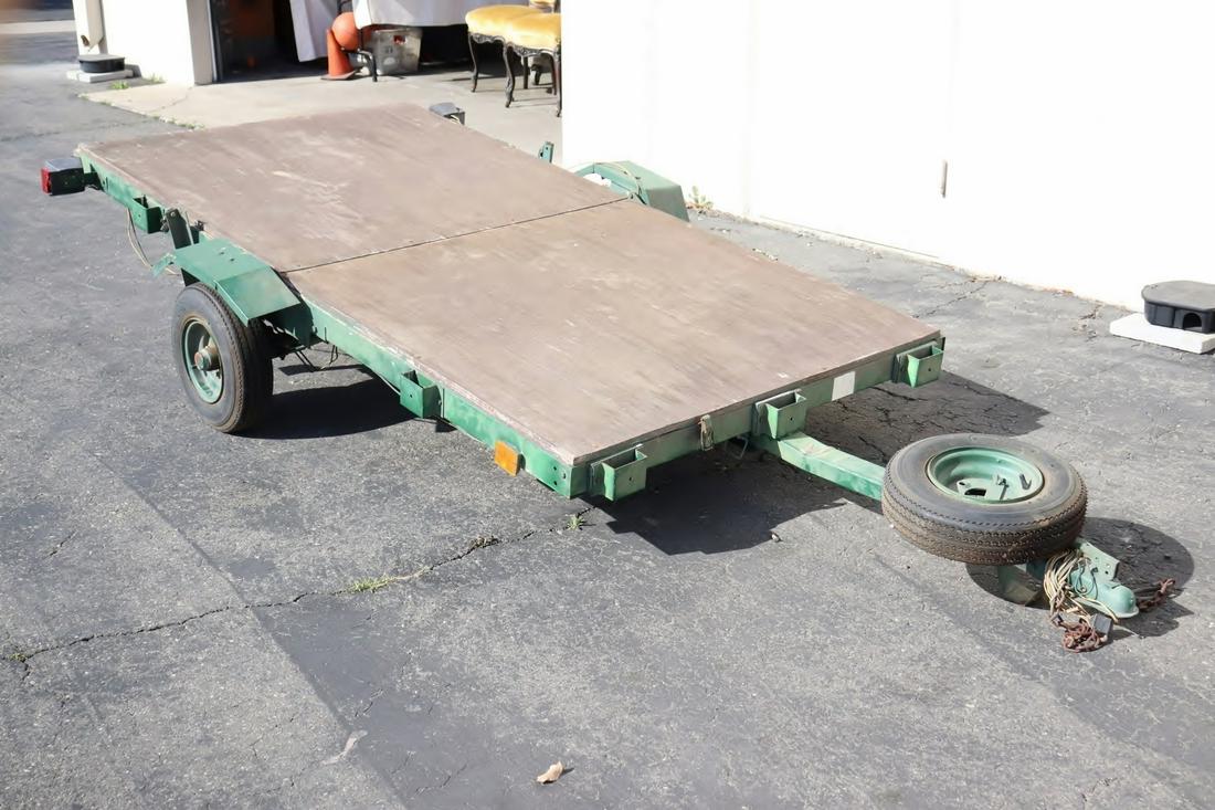 A foldable utility trailer (1 of 10)