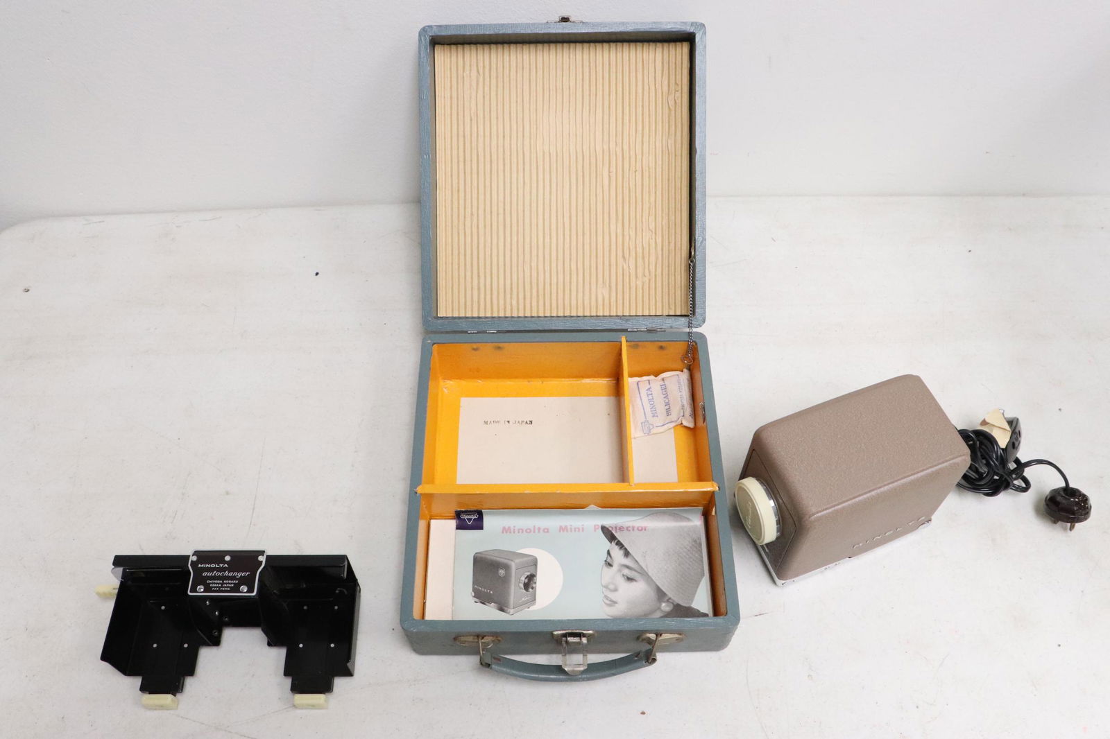 Unusual mini slide projector by Minolta: Unusual mini slide projector by Minolta