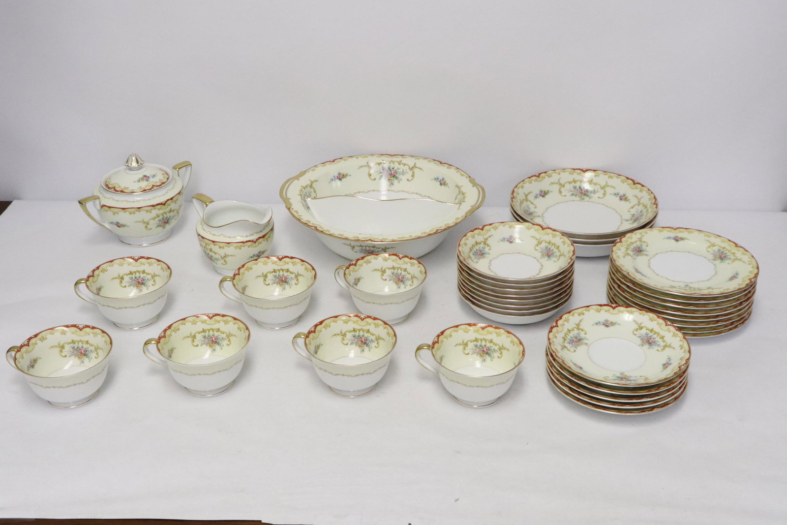 Lot of Noritake china: Lot of Noritake china