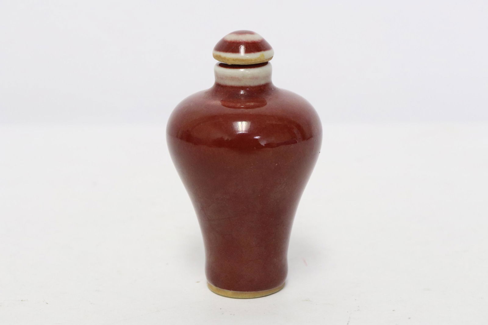 Chinese vintage red glazed snuff bottle (1 of 8)