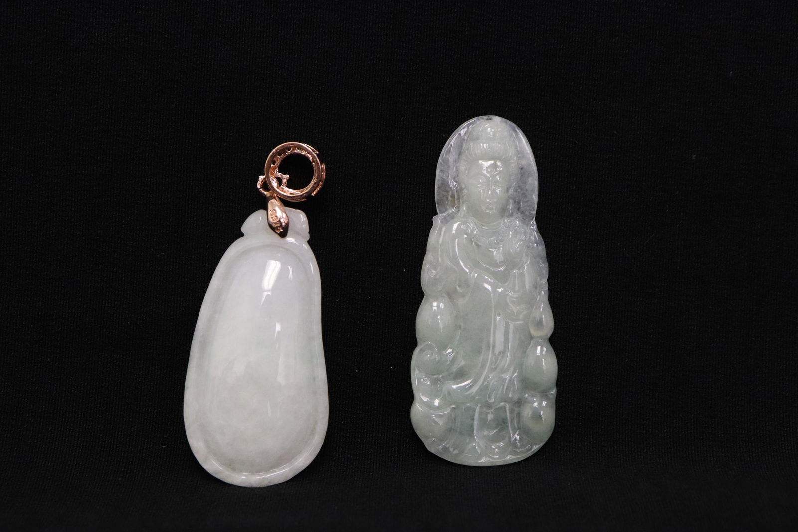 2 Chinese jadeite carved ornaments (1 of 9)