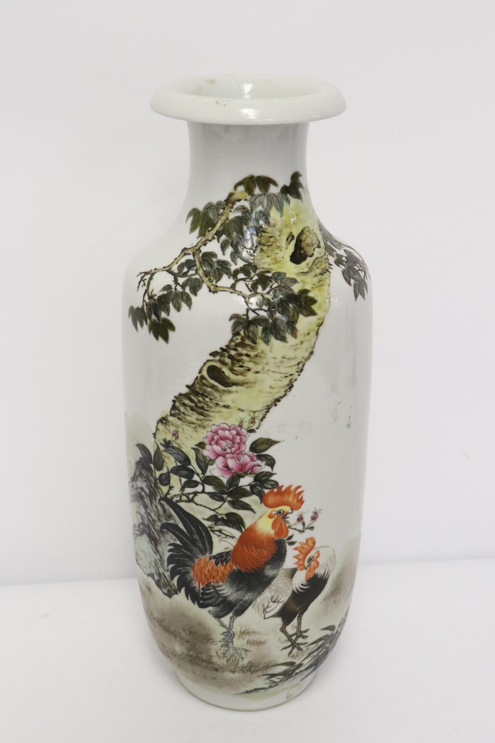 Chinese famille rose vase: Chinese famille rose vase, 12"Hx4.4"dia